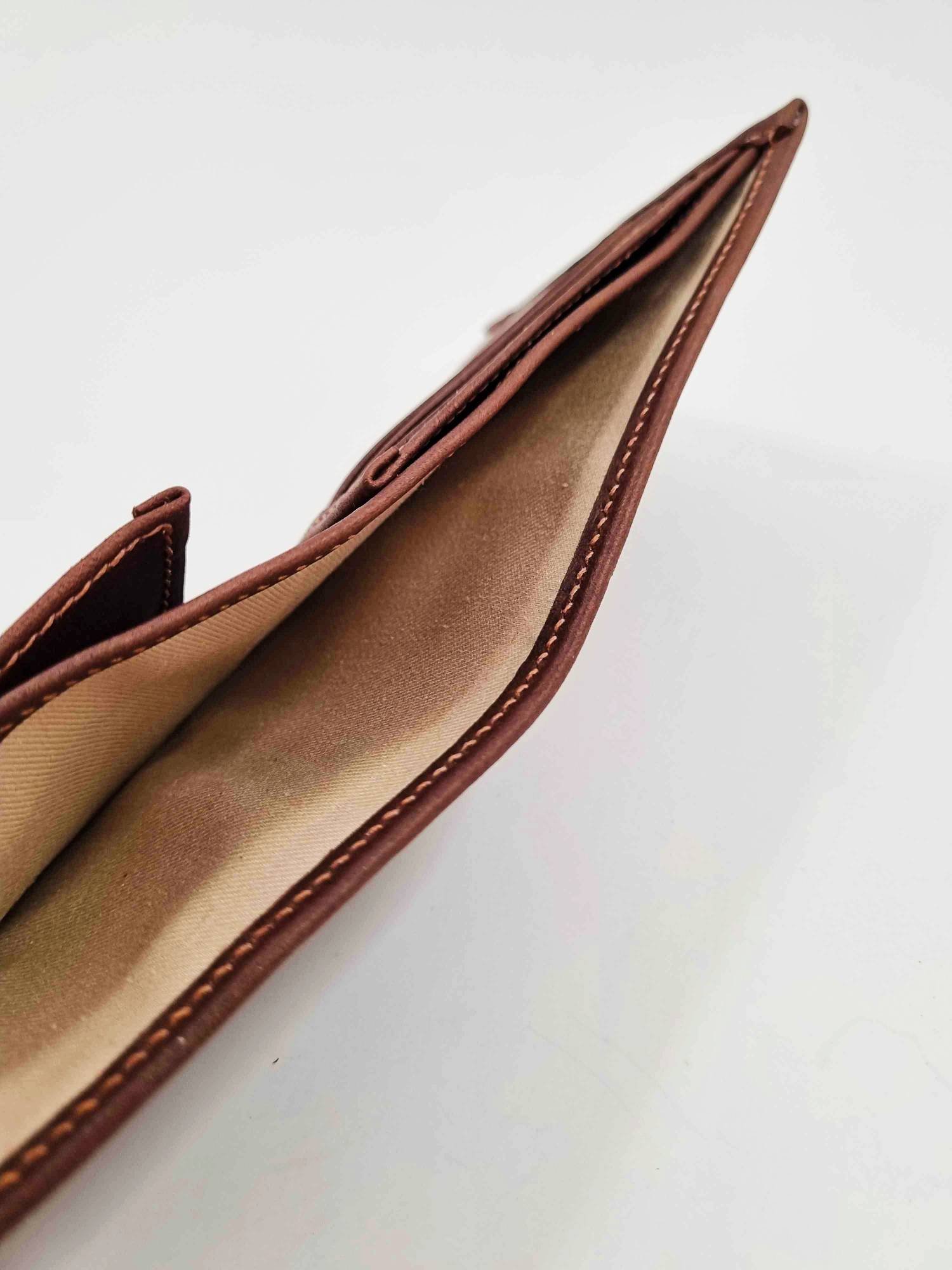 Brown leather wallet with cloth lining