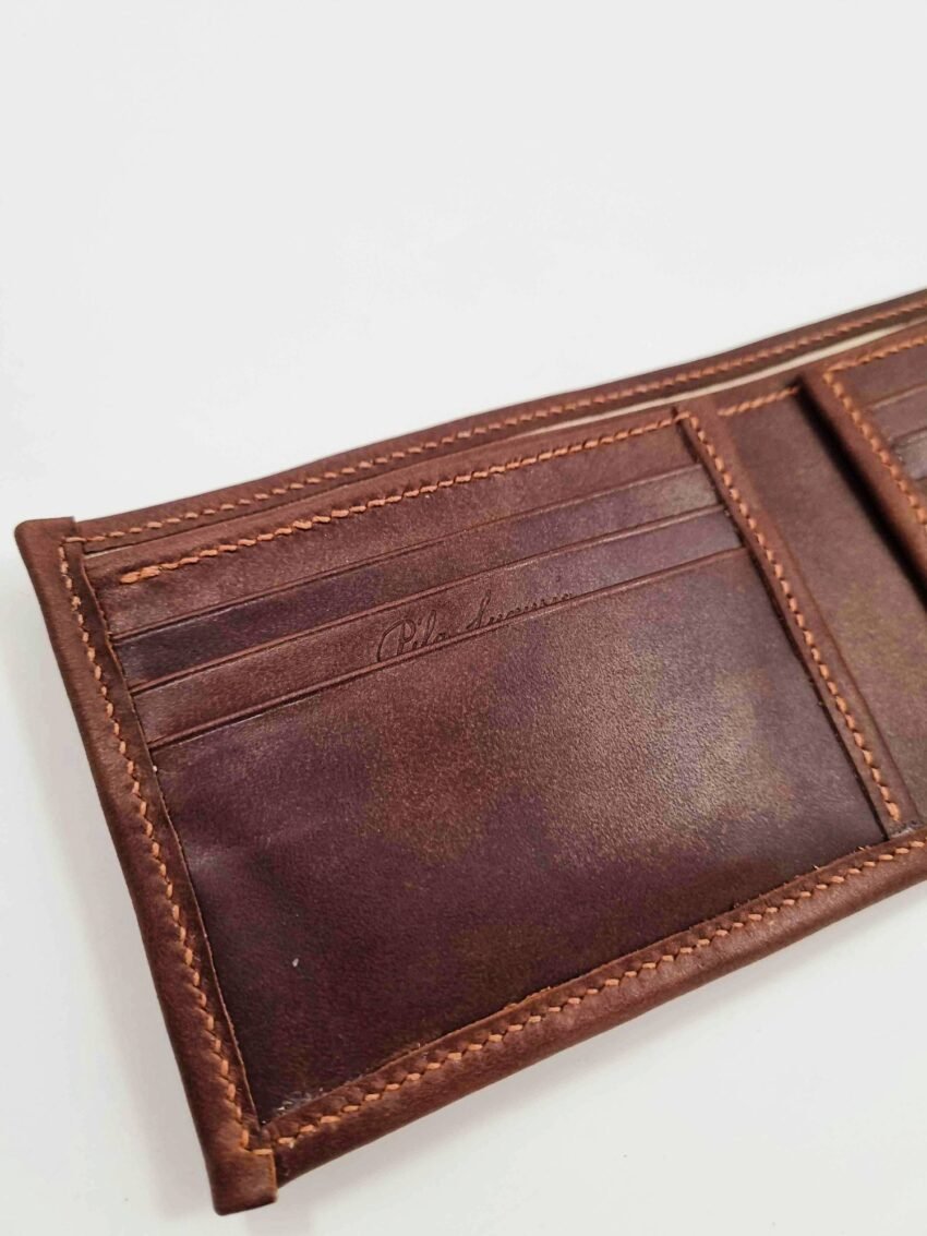 Brown leather wallet with Pila Luxuria script logo