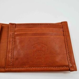 Brown leather wallet right side with Pila Luxuria logo.