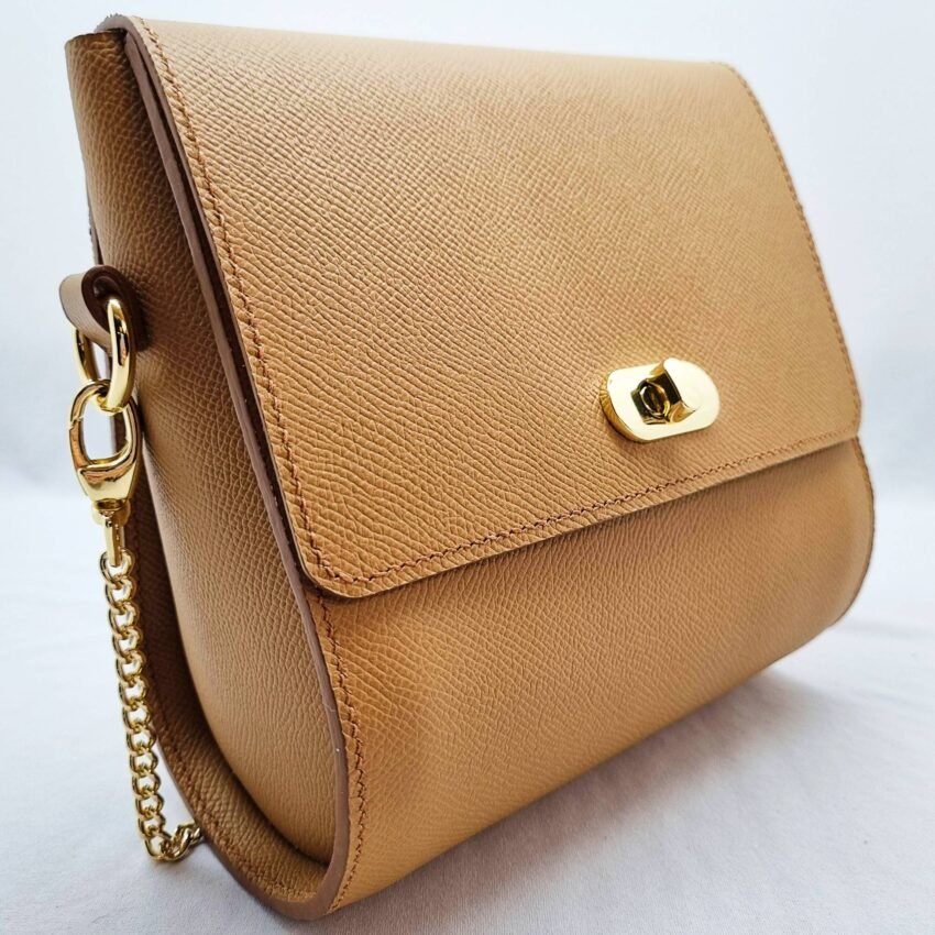 A biscuit colored epsom leather purse made by Pila Luxuria in Alberta, Canada displayed from an angle.