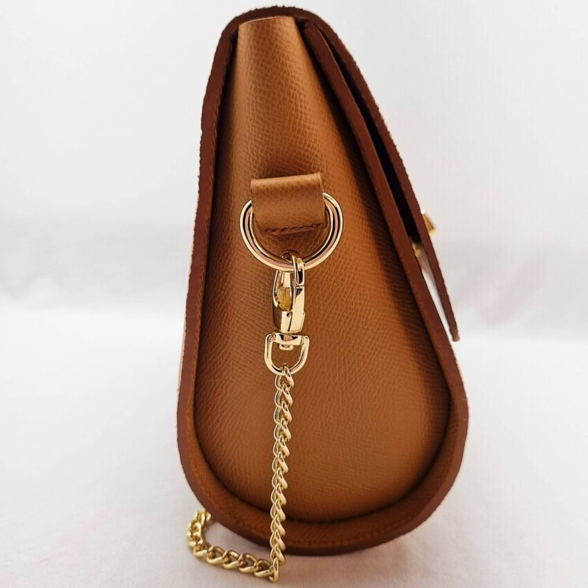 A biscuit colored epsom leather purse made by Pila Luxuria in Alberta, Canada displayed from the side.