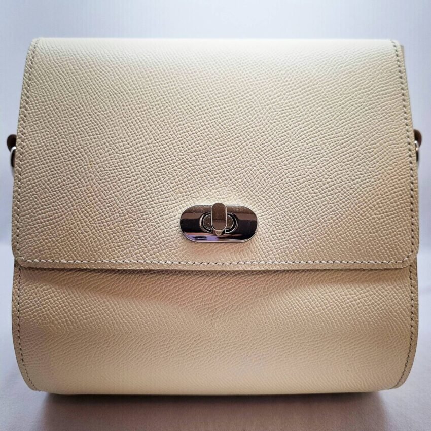 A craie colored epsom leather purse made by Pila Luxuria in Alberta, Canada displayed from the front.