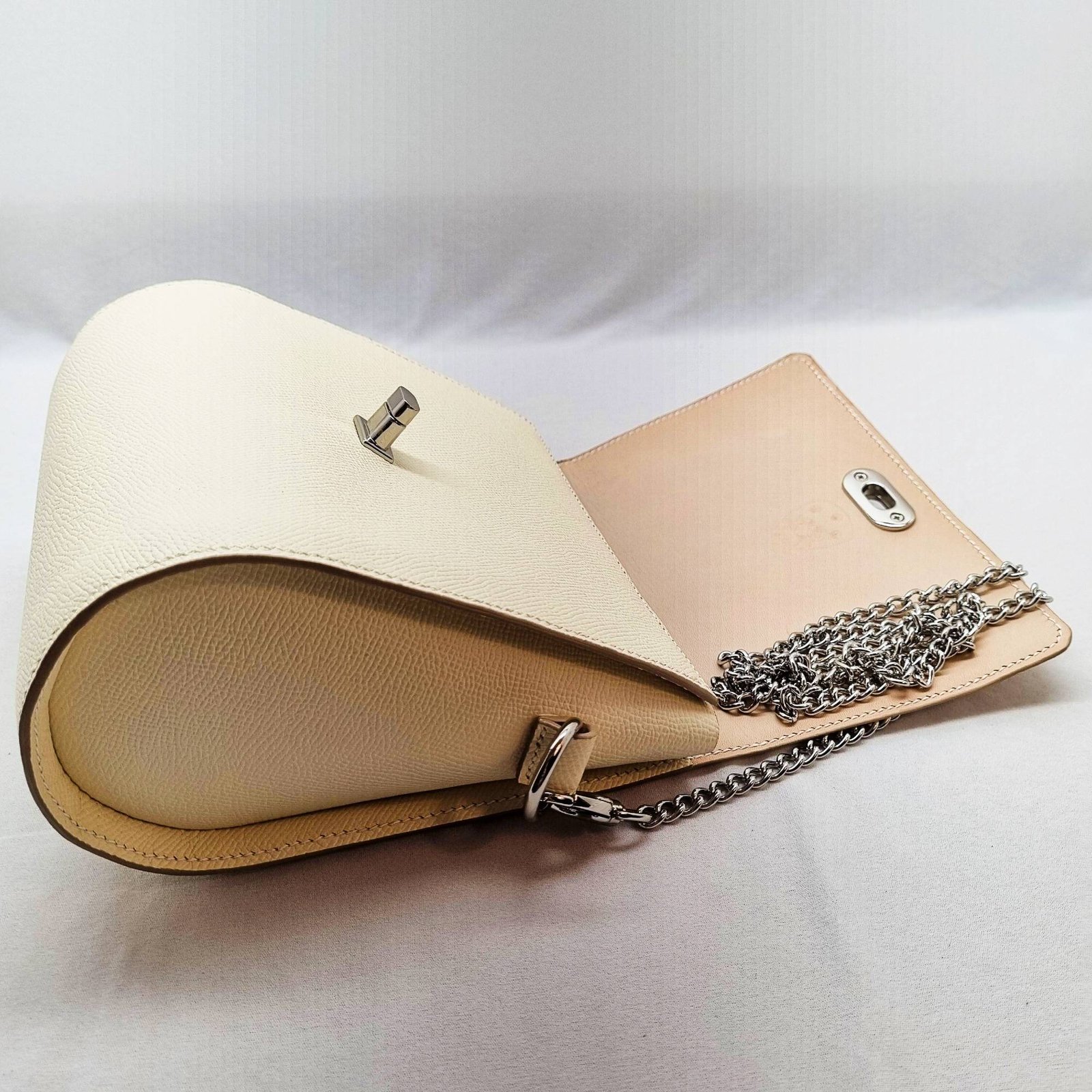 A craie colored epsom leather purse made by Pila Luxuria in Alberta, Canada laid open.