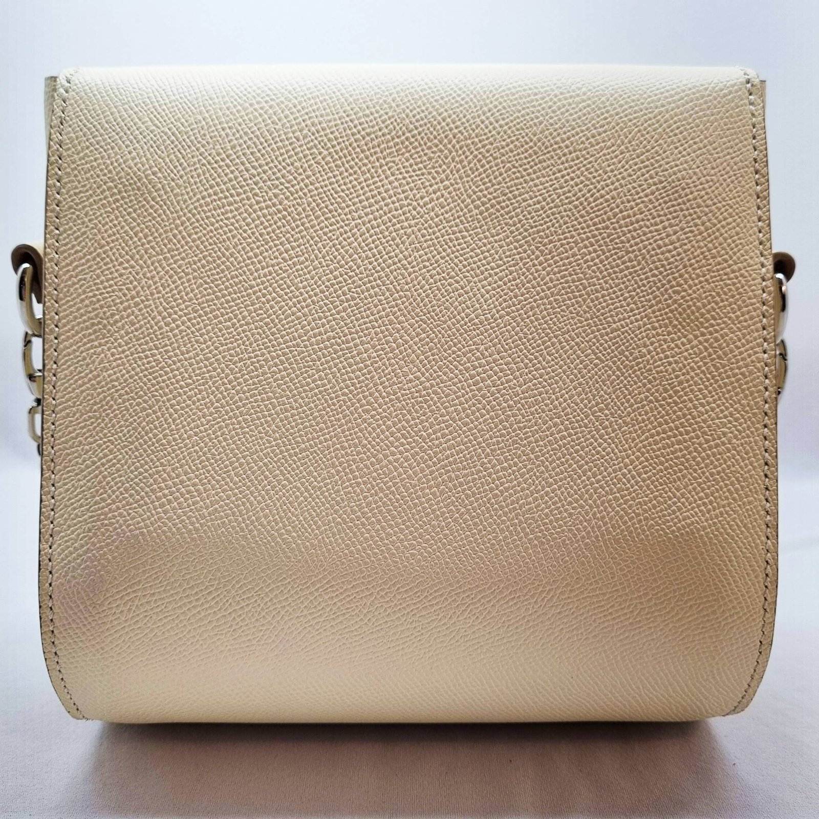 A craie colored epsom leather purse made by Pila Luxuria in Alberta, Canada displayed from the rear.