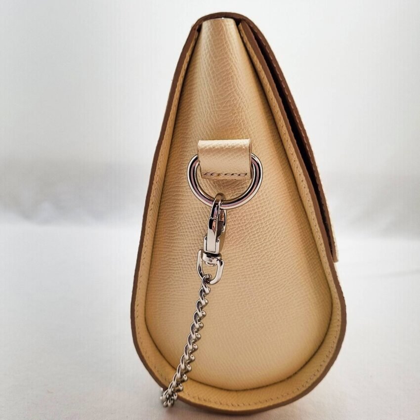 A craie colored epsom leather purse made by Pila Luxuria in Alberta, Canada displayed from the side.