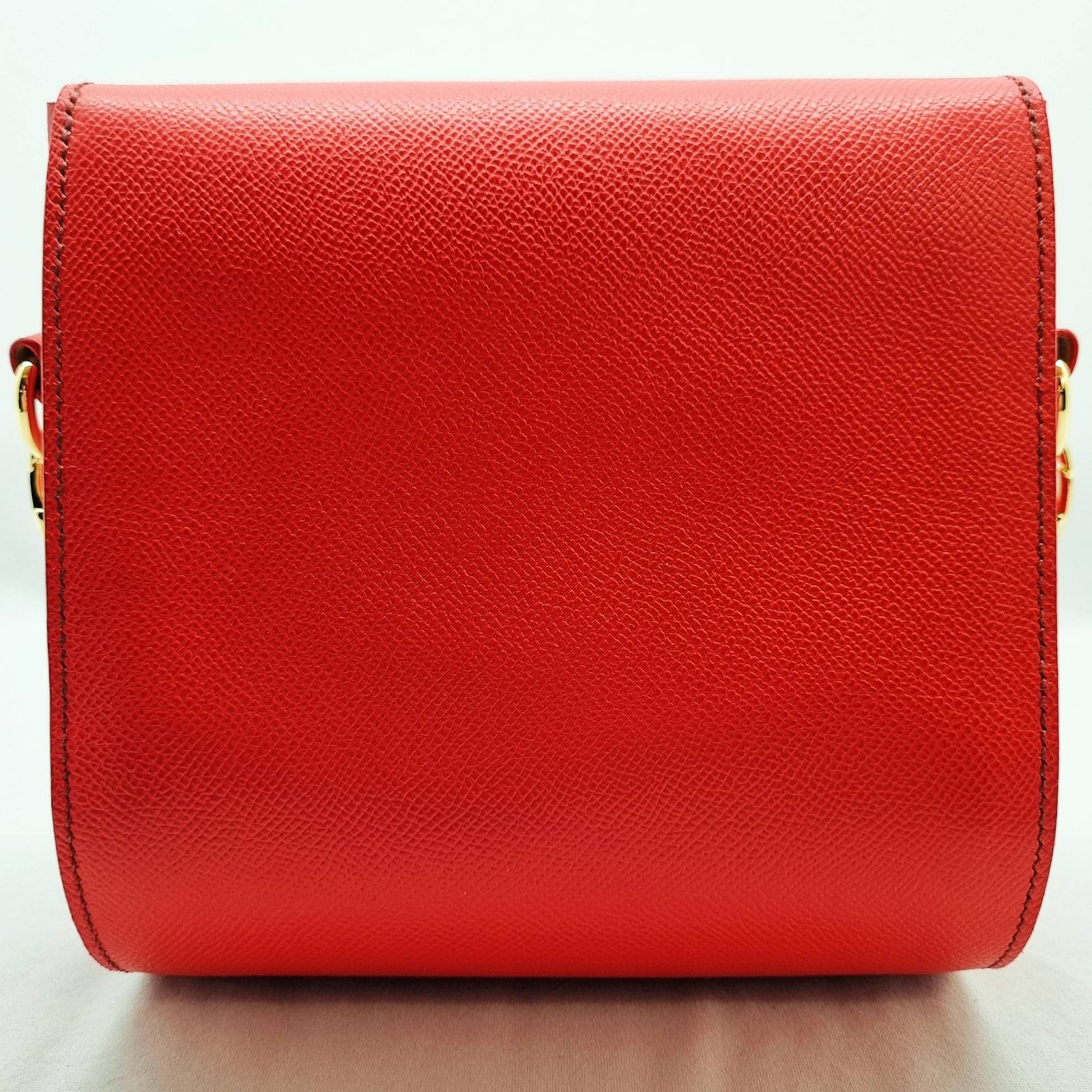 A rouge colored epsom leather purse made by Pila Luxuria in Alberta, Canada displayed from the rear.