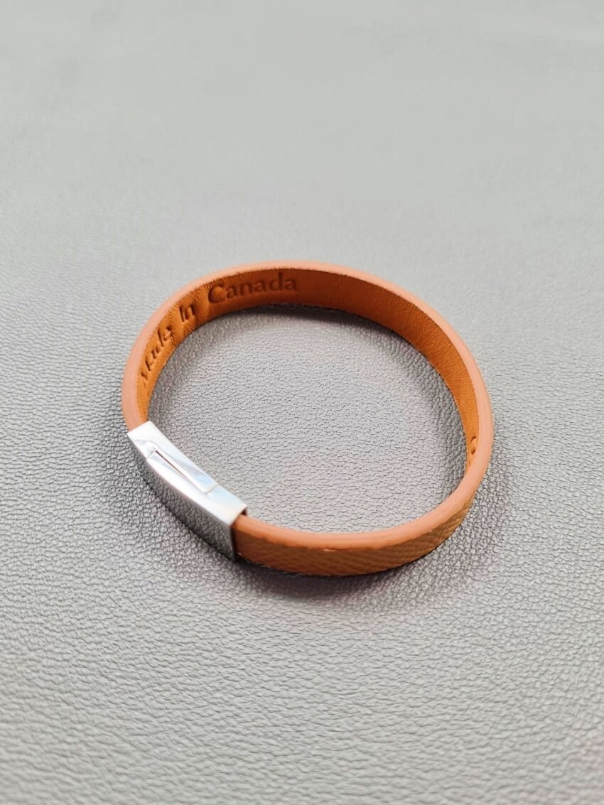 Top view of a luxury biscuit epsom leather bracelet with a magnetic clasp, made by Pila Luxuria in Canada.