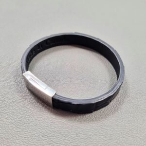 Top view of a luxury black crocodile leather bracelet with a magnetic clasp, made by Pila Luxuria in Canada.