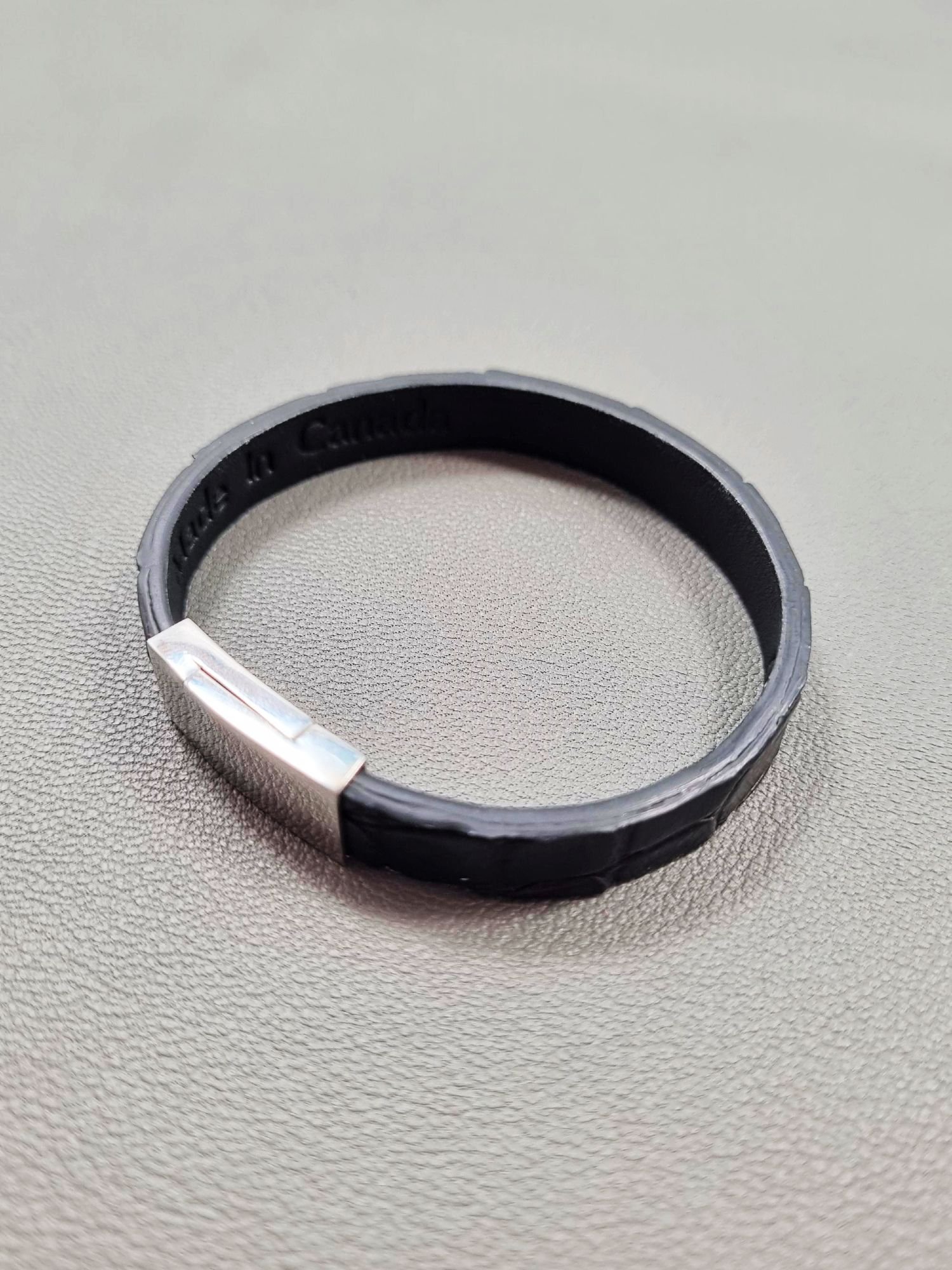 Top view of a luxury black crocodile leather bracelet with a magnetic clasp, made by Pila Luxuria in Canada.