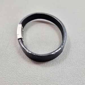 Top view of a luxury black epi leather bracelet with a magnetic clasp, made by Pila Luxuria in Canada.