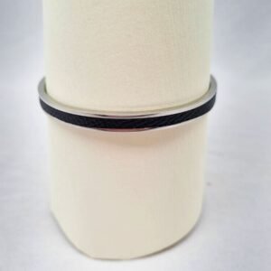 Luxury black epsom clasp bracelet, made by Pila Luxuria in Canada.