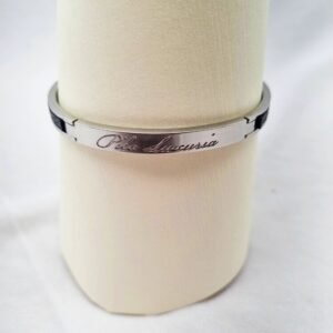 Logo of a luxury black epsom clasp bracelet, made by Pila Luxuria in Canada.