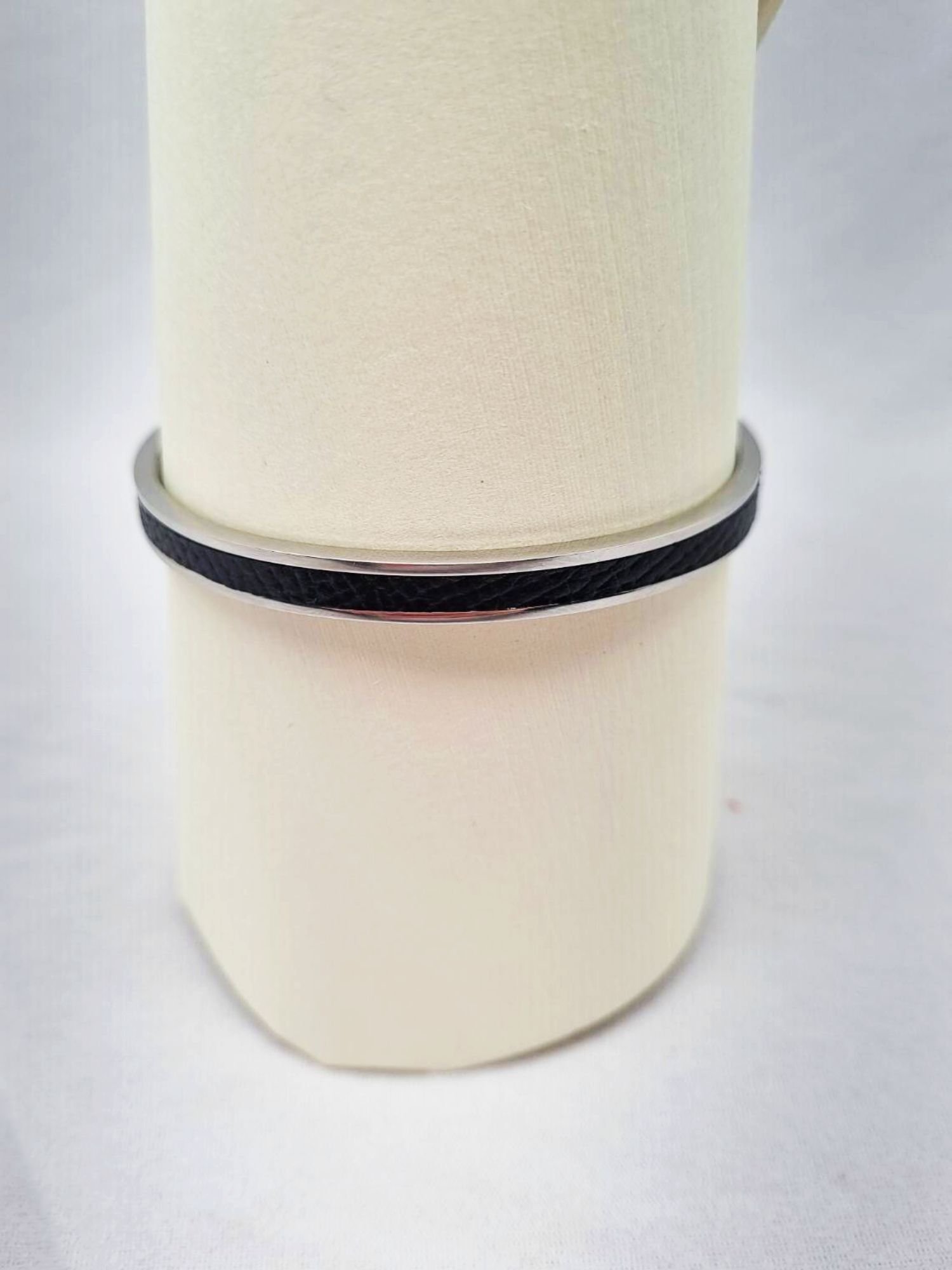 Luxury black epsom clasp bracelet, made by Pila Luxuria in Canada.