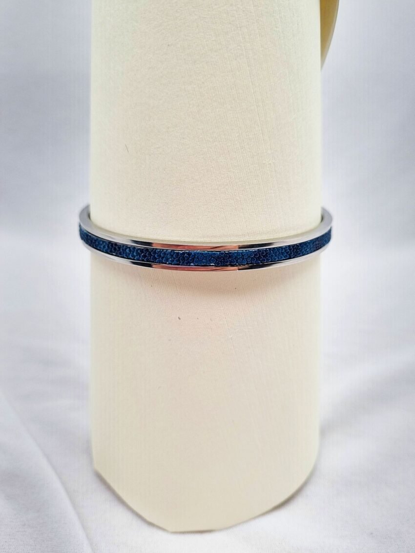 Leather view of a luxury blue stingray clasp bracelet, made by Pila Luxuria in Canada.