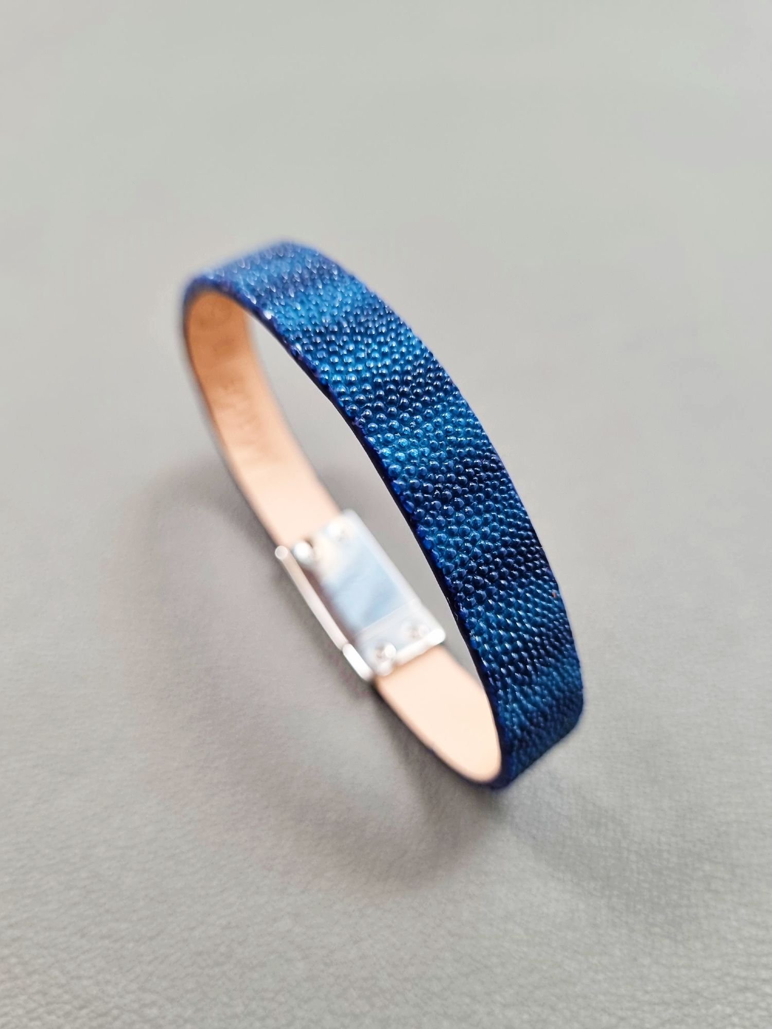 Angled view of a luxury blue stingray bracelet with a magnetic clasp, made by Pila Luxuria in Canada.