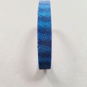 Front view of a luxury blue stingray bracelet with a magnetic clasp, made by Pila Luxuria in Canada.