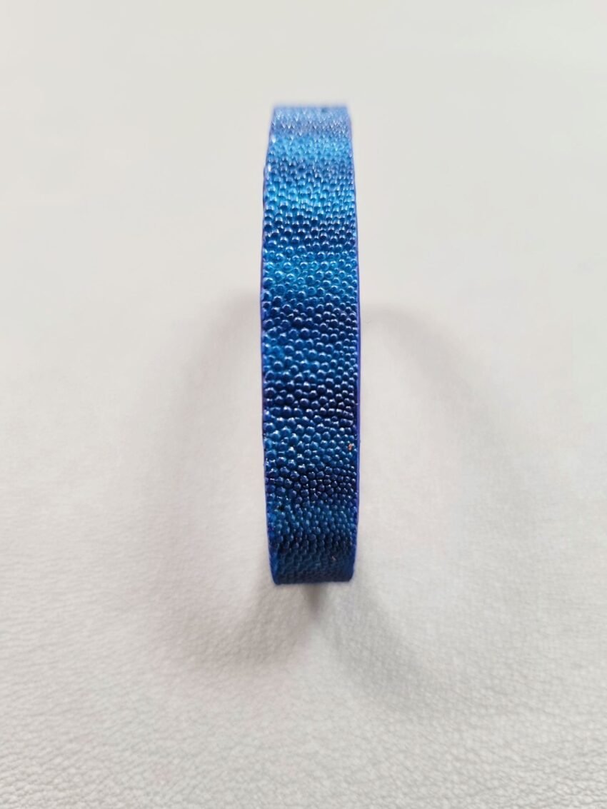 Front view of a luxury blue stingray bracelet with a magnetic clasp, made by Pila Luxuria in Canada.