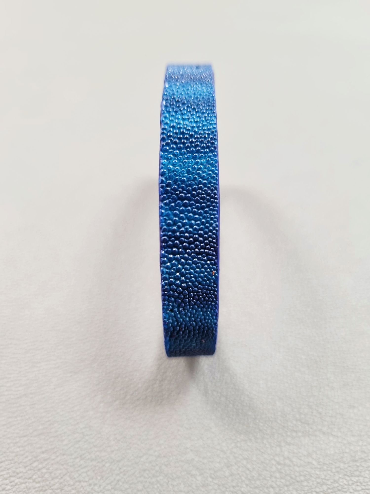 Front view of a luxury blue stingray bracelet with a magnetic clasp, made by Pila Luxuria in Canada.