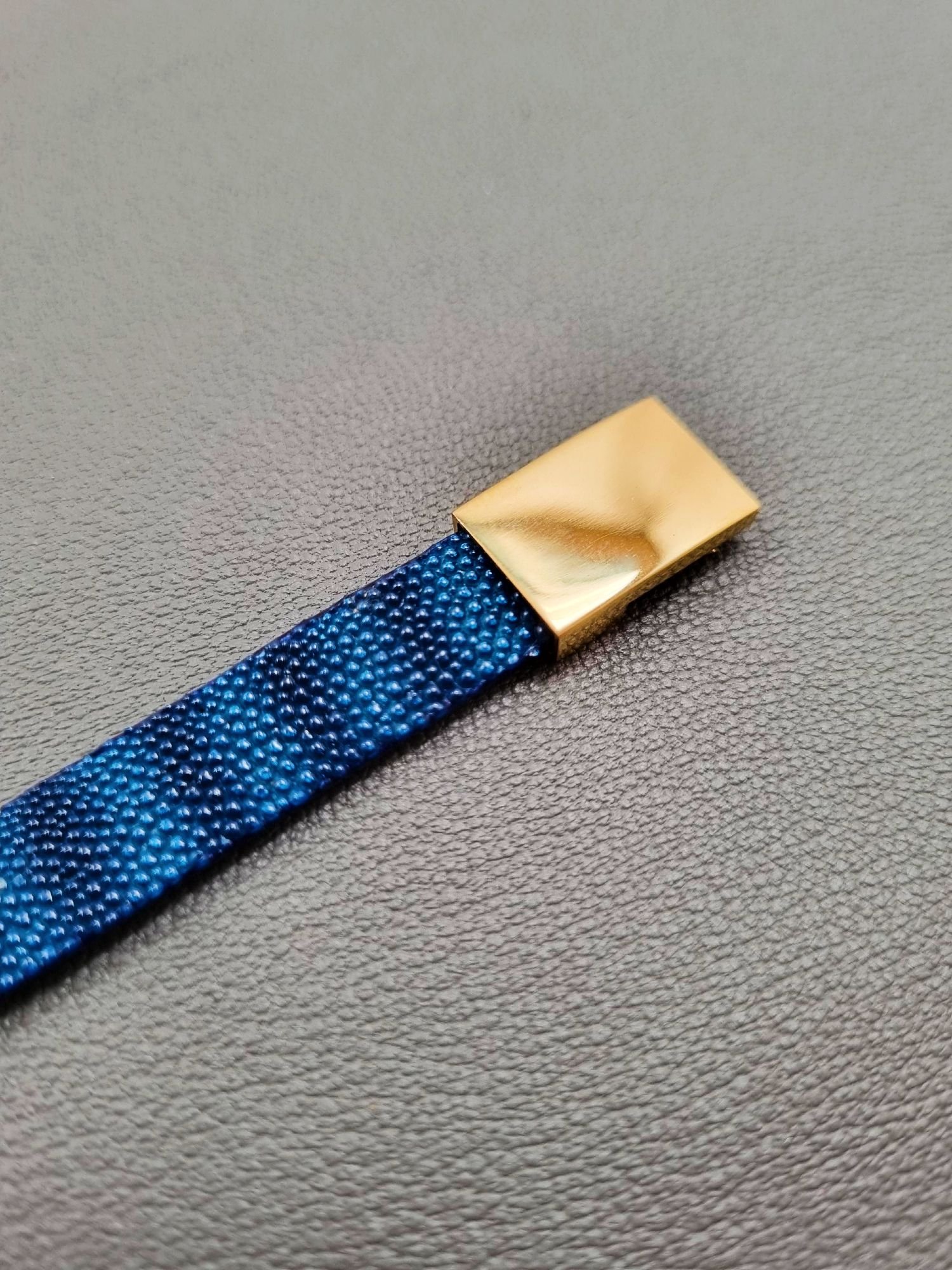 Gold clasp luxury blue stingray bracelet with a magnetic clasp, made by Pila Luxuria in Canada.