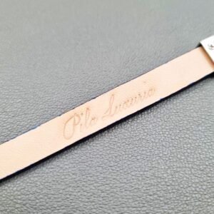 Logo of a luxury blue stingray bracelet with a magnetic clasp, made by Pila Luxuria in Canada.