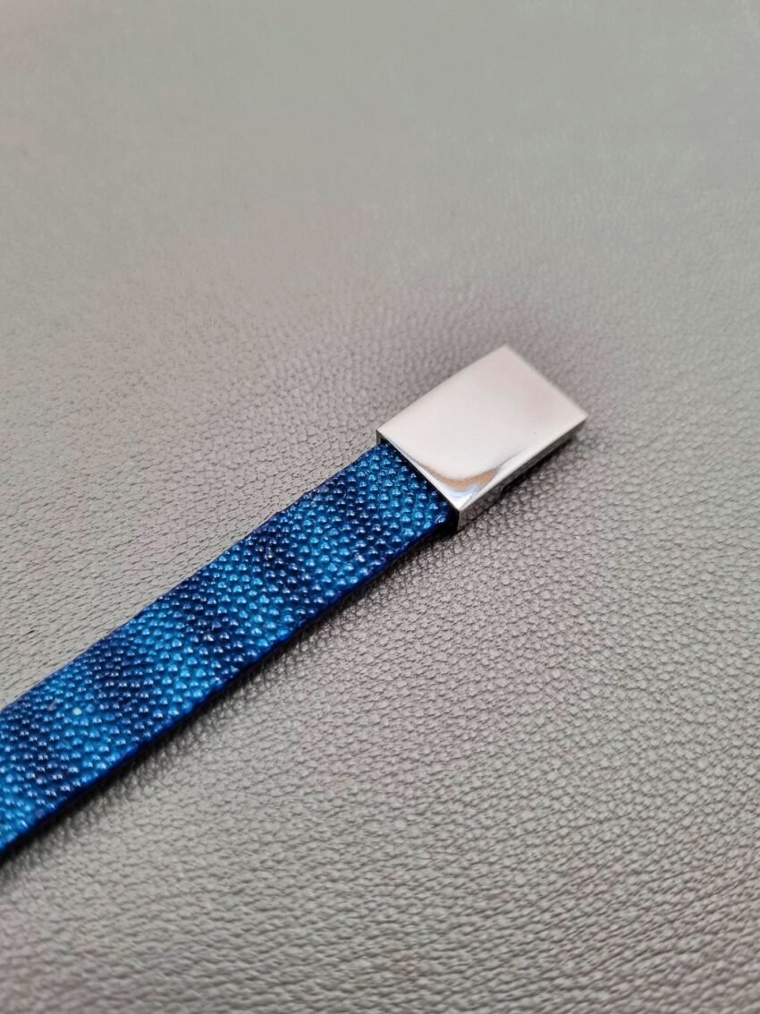 Silver clasp luxury blue stingray bracelet with a magnetic clasp, made by Pila Luxuria in Canada.