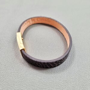 Top view of a luxury brown ostrich leather bracelet with a magnetic clasp, made by Pila Luxuria in Canada.