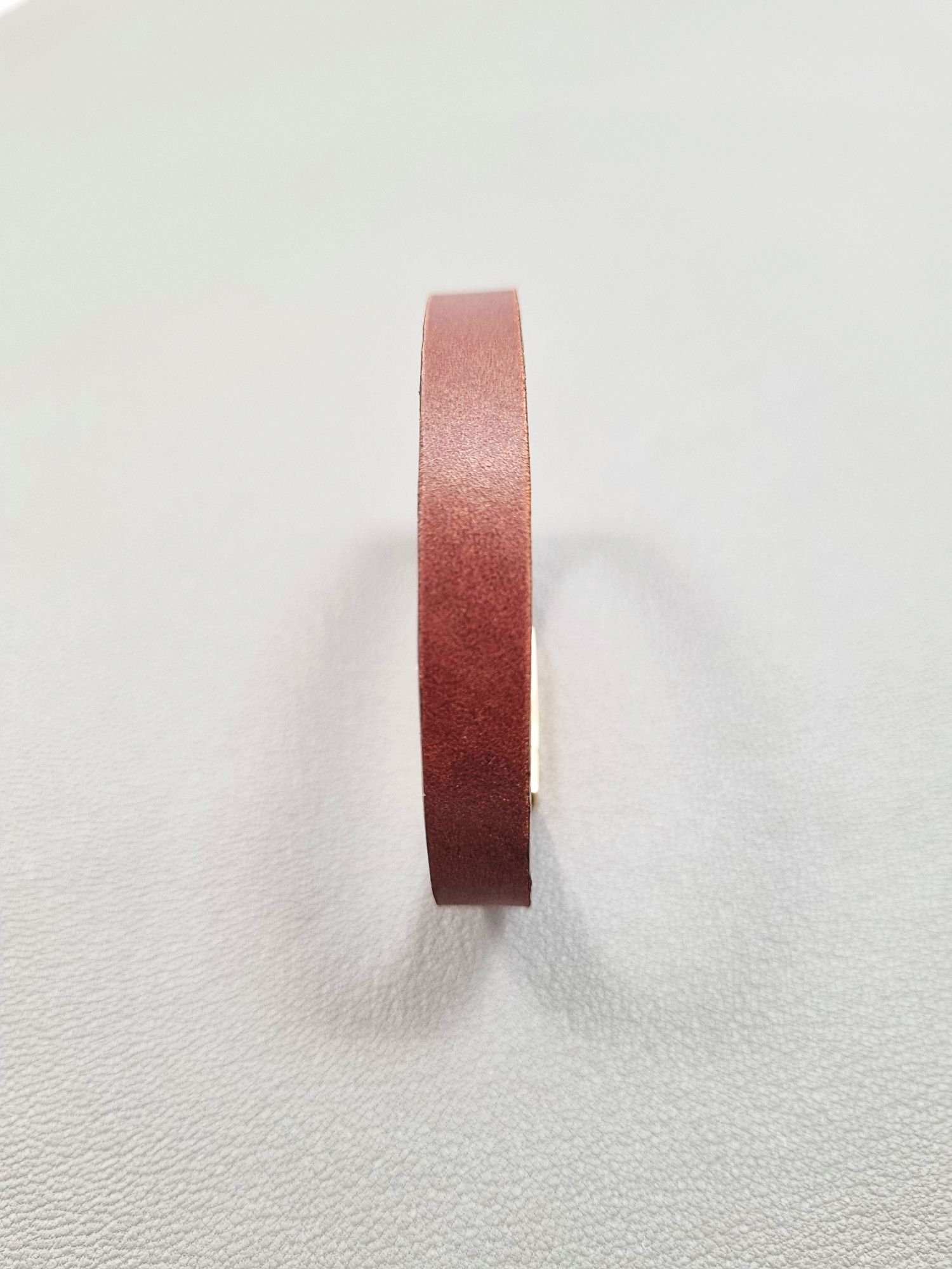 Front view of a luxury brown calfskin bracelet with a magnetic clasp, made by Pila Luxuria in Canada.