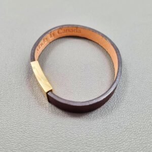 Top view of a luxury brown calfskin bracelet with a magnetic clasp, made by Pila Luxuria in Canada.