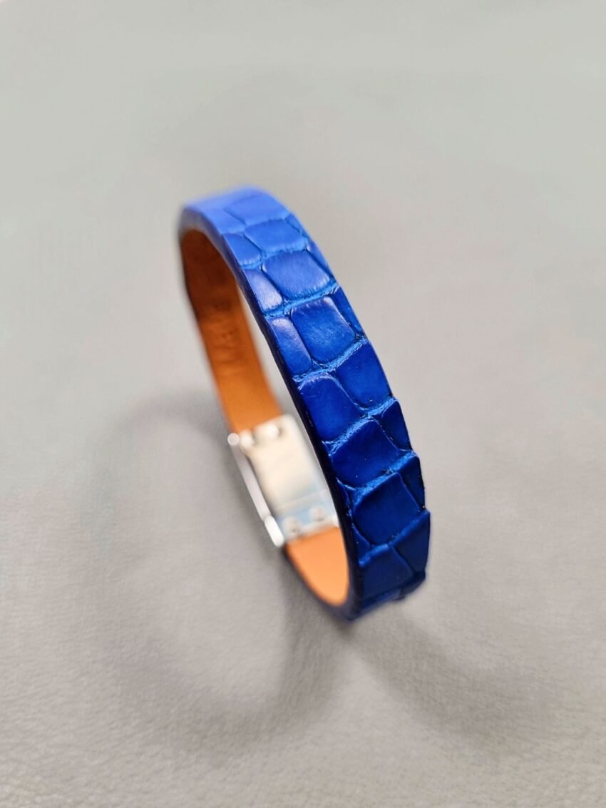 Angled view of a luxury cobalt crocodile leather bracelet with a magnetic clasp, made by Pila Luxuria in Canada.