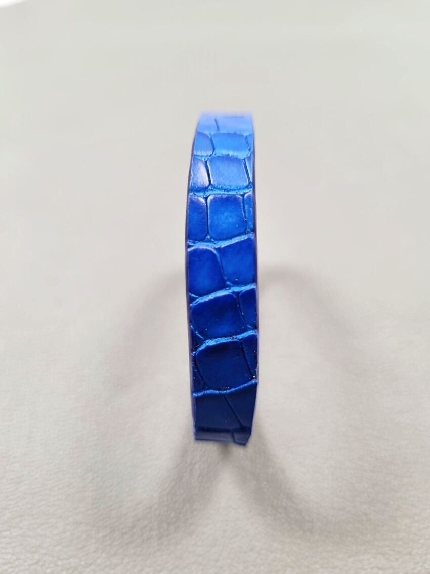 Forward view of a luxury cobalt crocodile leather bracelet with a magnetic clasp, made by Pila Luxuria in Canada.