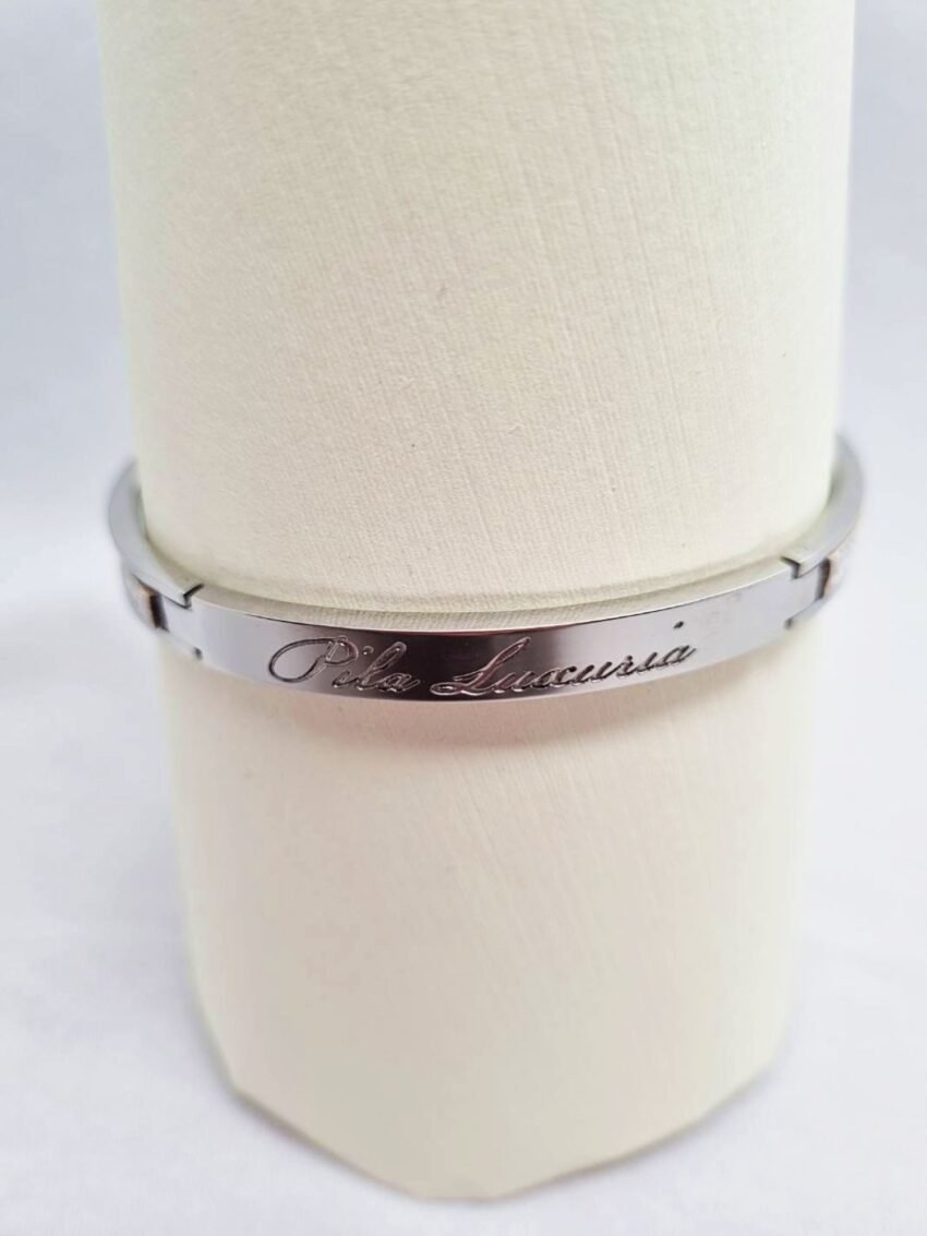 Stainless steel bracelet with cream saffiano leather and Pila Luxuria inscribed logo.
