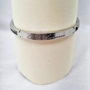 Luxury dark cherry alligator clasp bracelet, made by Pila Luxuria in Canada.