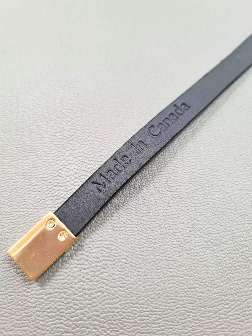 Made In Canada logo of a luxury black cherry alligator leather bracelet with a magnetic clasp, made by Pila Luxuria in Canada.