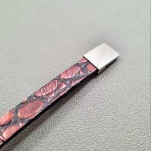 Alligator leather bracelet with a silver magnetic clasp, made by Pila Luxuria in Canada.