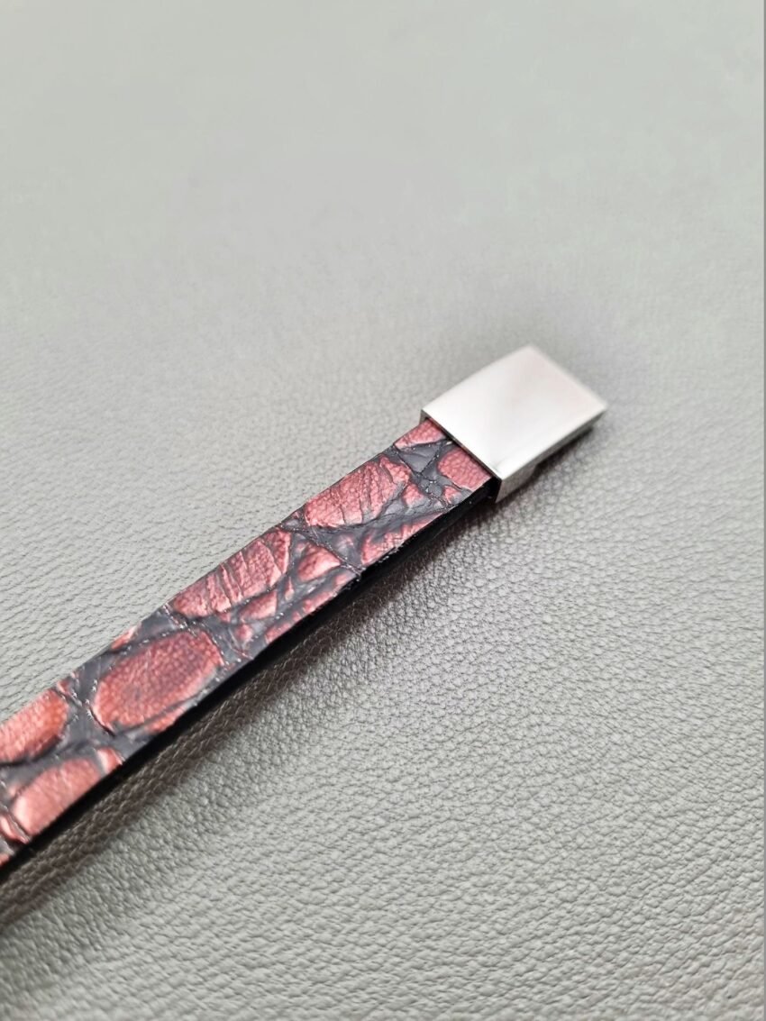 Alligator leather bracelet with a silver magnetic clasp, made by Pila Luxuria in Canada.