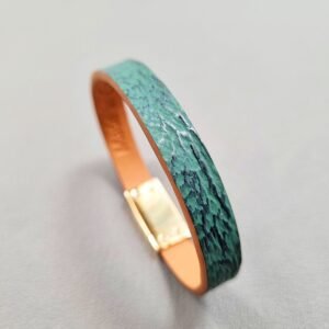 Angled view of a luxury green shark leather bracelet with a magnetic clasp, made by Pila Luxuria in Canada.