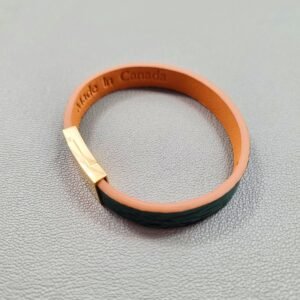 Top view of a luxury green shark leather bracelet with a magnetic clasp, made by Pila Luxuria in Canada.