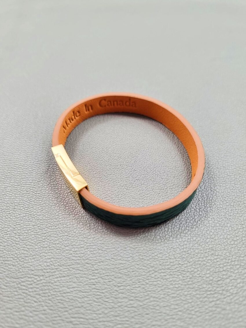 Top view of a luxury green shark leather bracelet with a magnetic clasp, made by Pila Luxuria in Canada.