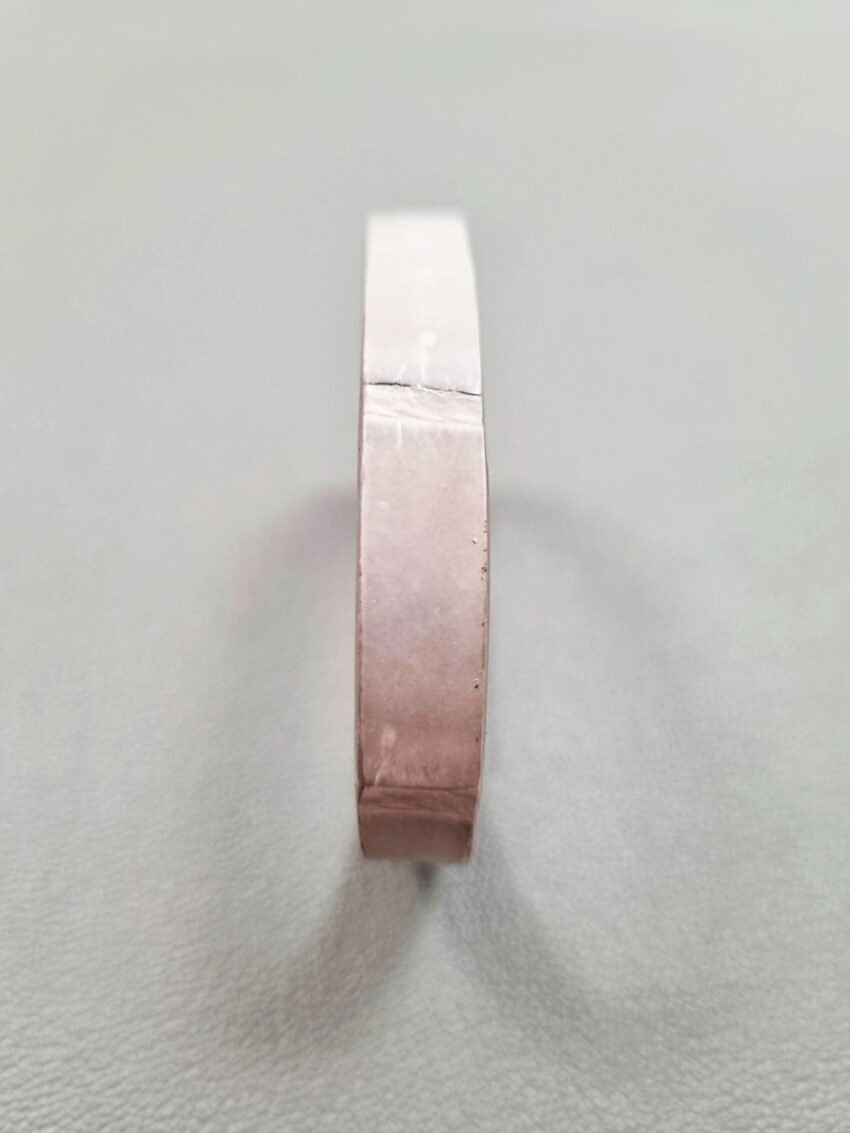 Forward view of a luxury grey crocodile bracelet with a magnetic clasp, made by Pila Luxuria in Canada.