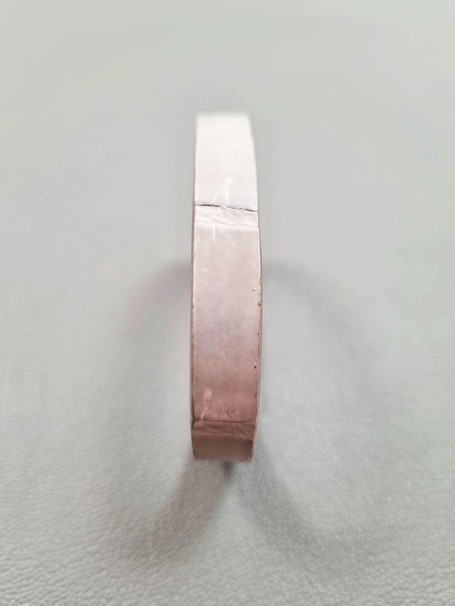 Forward view of a luxury grey crocodile bracelet with a magnetic clasp, made by Pila Luxuria in Canada.