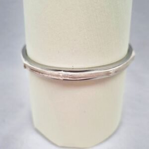 Luxury Himalayan crocodile clasp bracelet, made by Pila Luxuria in Canada.