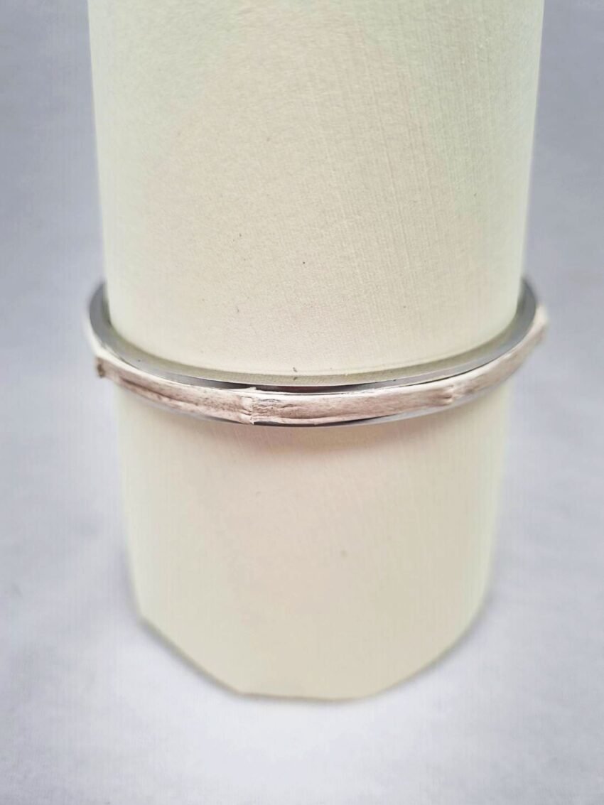 Luxury Himalayan crocodile clasp bracelet, made by Pila Luxuria in Canada.