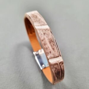 Angled view of a luxury himalayan crocodile bracelet with a magnetic clasp, made by Pila Luxuria in Canada.