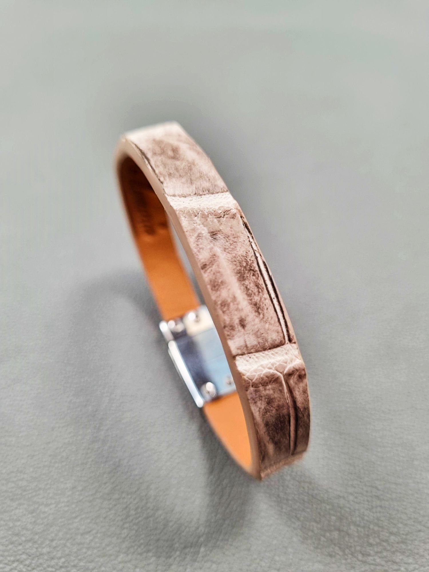 Angled view of a luxury himalayan crocodile bracelet with a magnetic clasp, made by Pila Luxuria in Canada.