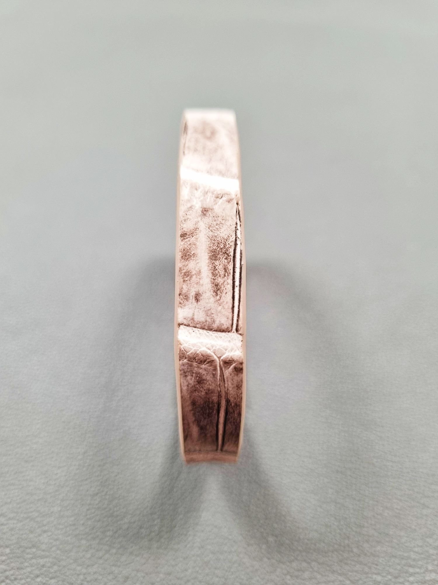 Front view of a luxury himalayan crocodile bracelet with a magnetic clasp, made by Pila Luxuria in Canada.