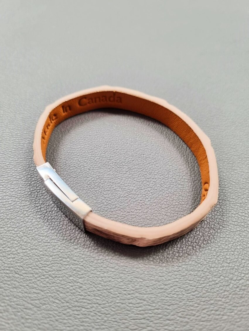 Top view of a luxury himalayan crocodile bracelet with a magnetic clasp, made by Pila Luxuria in Canada.