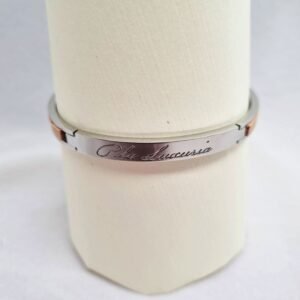Logo of a luxury natural calfskin clasp bracelet, made by Pila Luxuria in Canada.