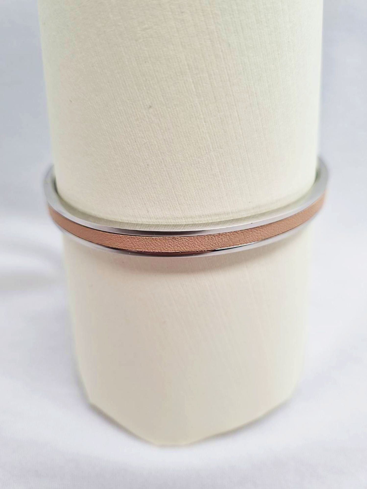 Luxury natural calfskin clasp bracelet, made by Pila Luxuria in Canada.