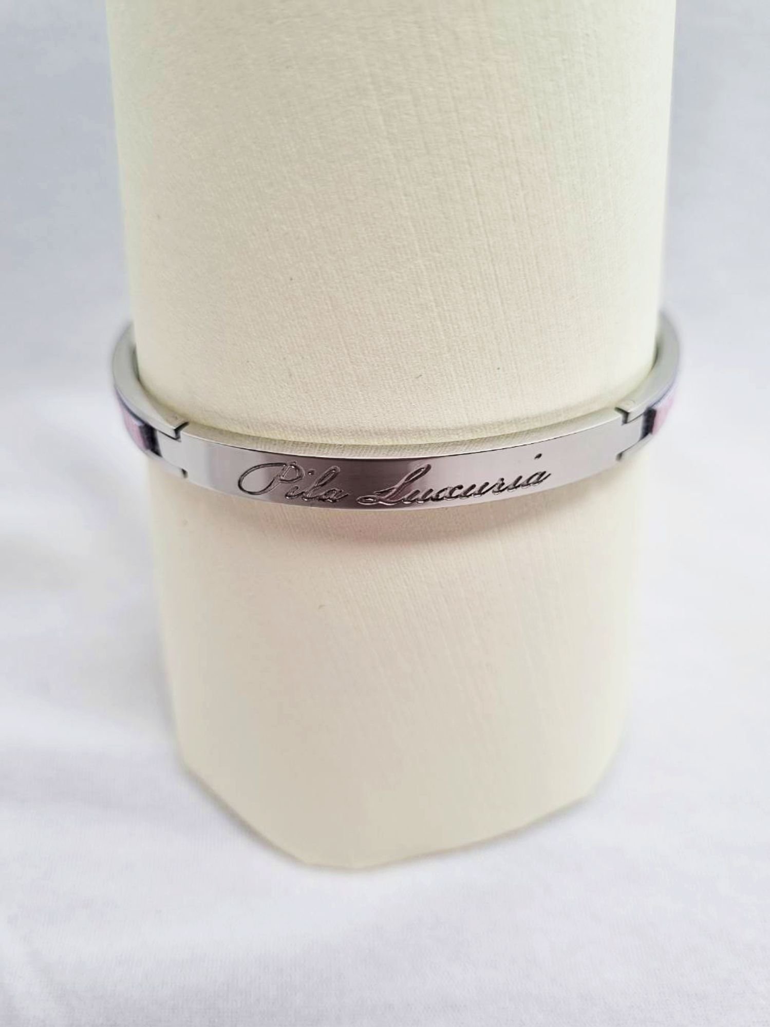 Stainless steel bracelet with pink caviar leather and Pila Luxuria inscribed logo.