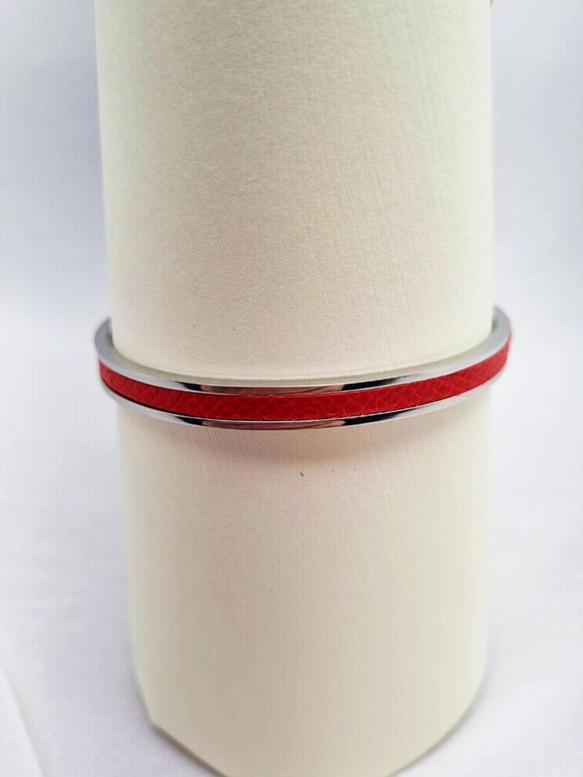 Luxury red epsom clasp bracelet, made by Pila Luxuria in Canada.